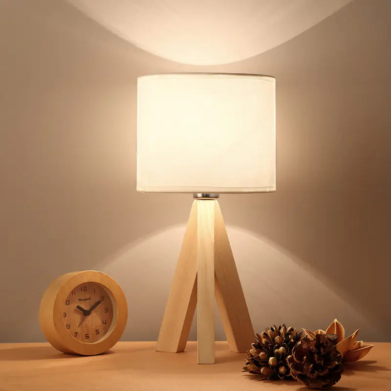 ESSSENTIIALS Tripod Lamp