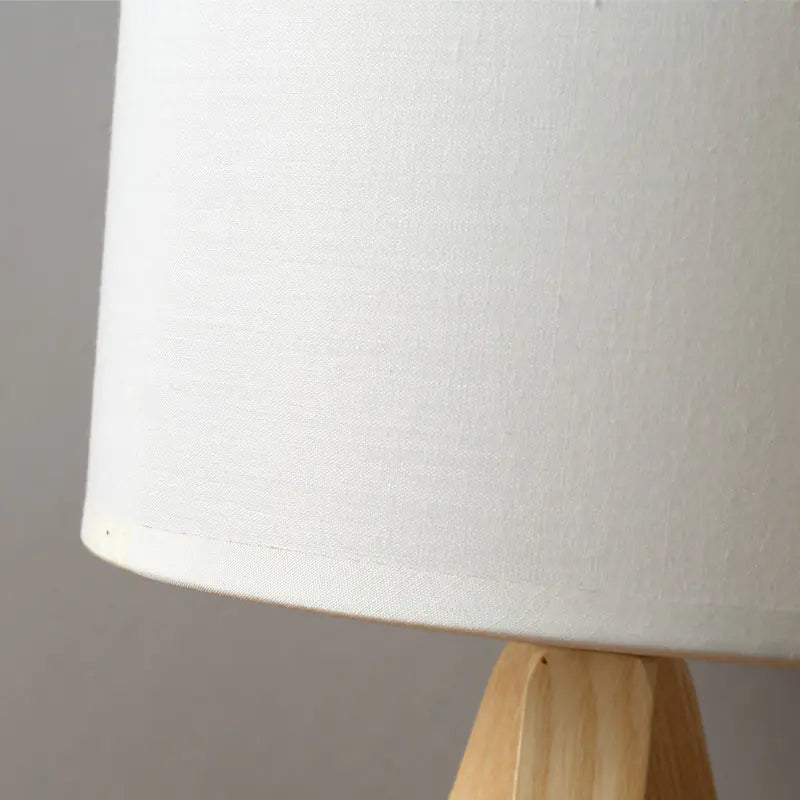 ESSSENTIIALS Tripod Lamp